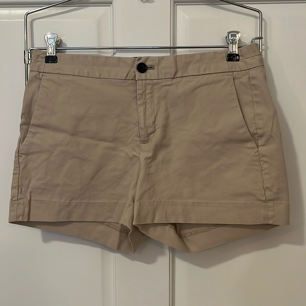 Banana Republic Hampton fit khaki tan shorts size 4